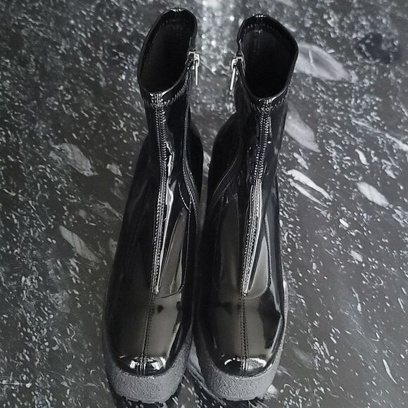 BRAND NEW LAMODA WOMEN'S OUTLAST PATENT BLOCK HEEL ANKLE BOOTS - Picture 3 of 12